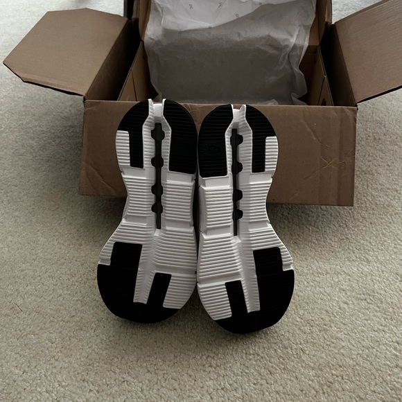 On Cloudnova running shoes - Picture 6 of 13